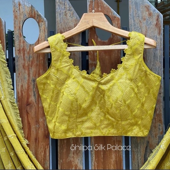 Yellow Lehenga Choli Indian Set - Picture 4 of 5
